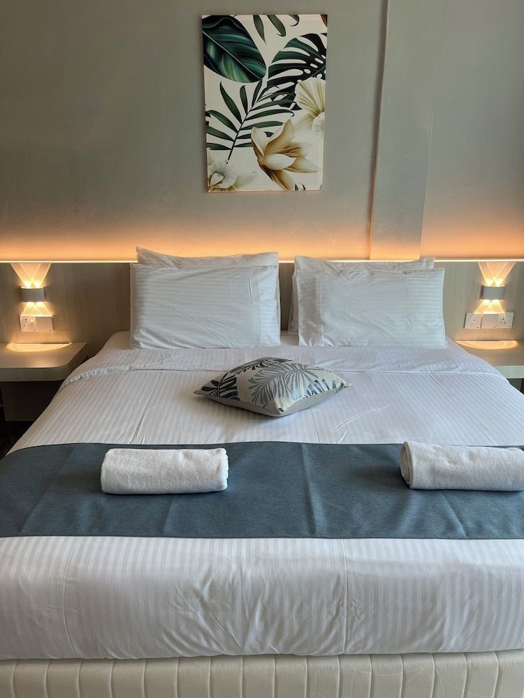 undefined White Lodge 2