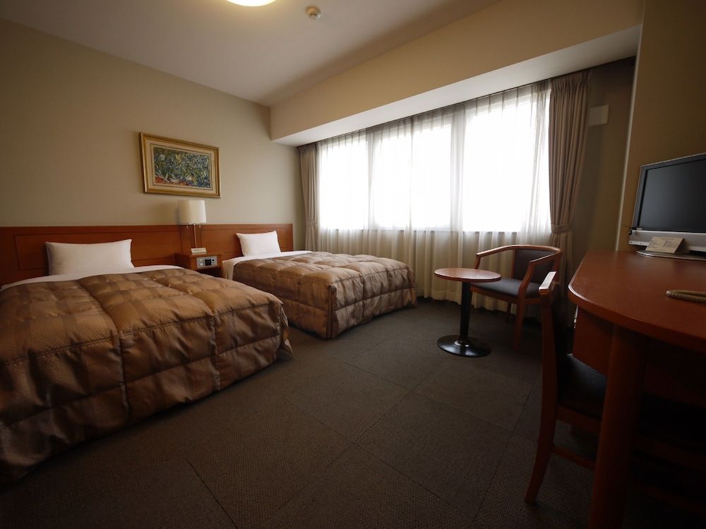 Twin Room, Smoking