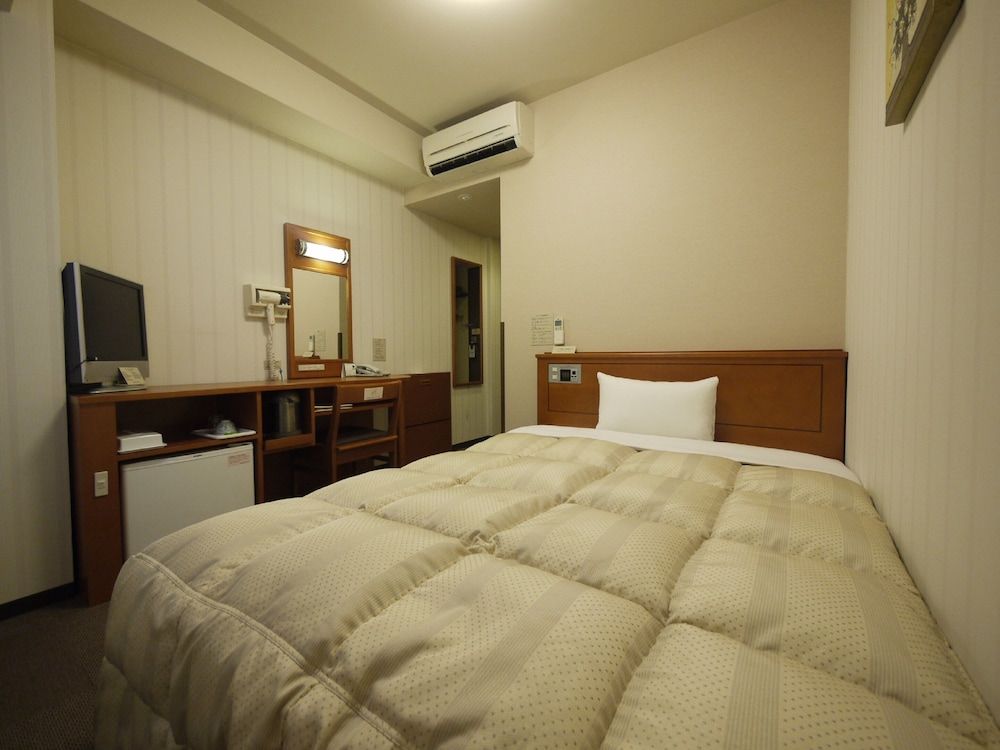 Single Room, 1 Large Twin Bed, Smoking