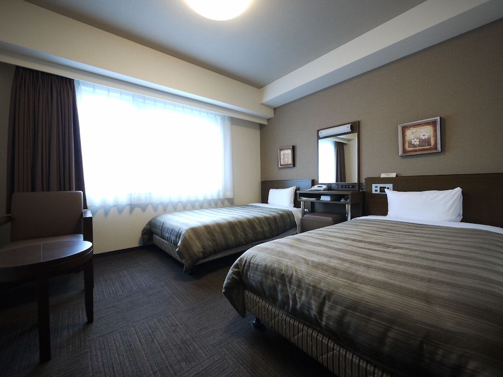 Twin Room, Smoking