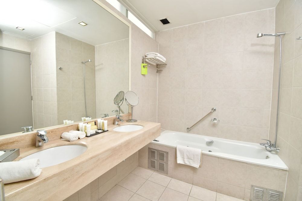 Radisson Ciudad Empresarial Santiago Presidential Suite, 1 King Bed, Non Smoking 6