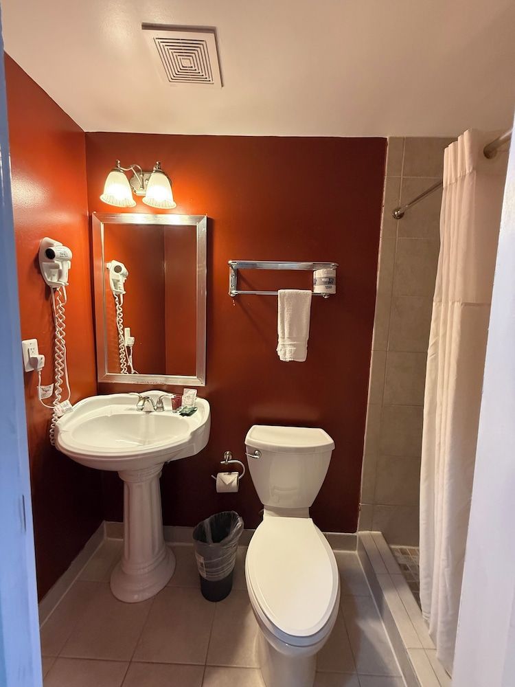 The Baron Hotel Standard Room, 1 Queen Bed 11