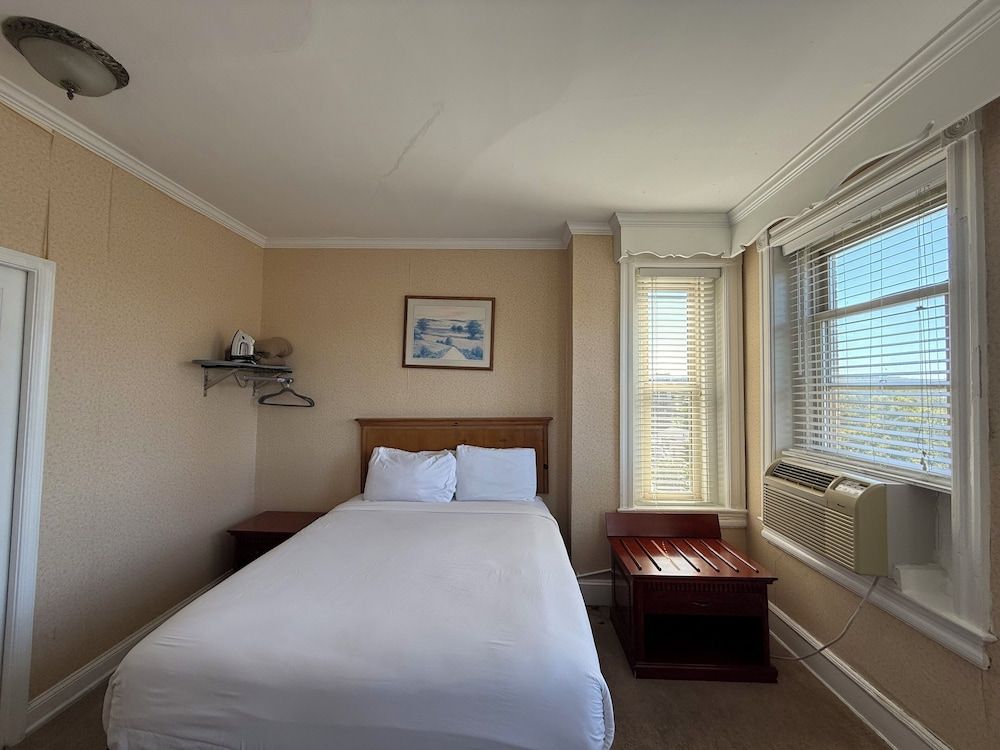 The Baron Hotel Standard Room, 1 Queen Bed 2