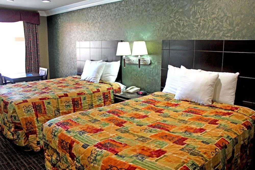 Crystal Inn Suites & Spas Room, 1 King Bed, Non Smoking 3