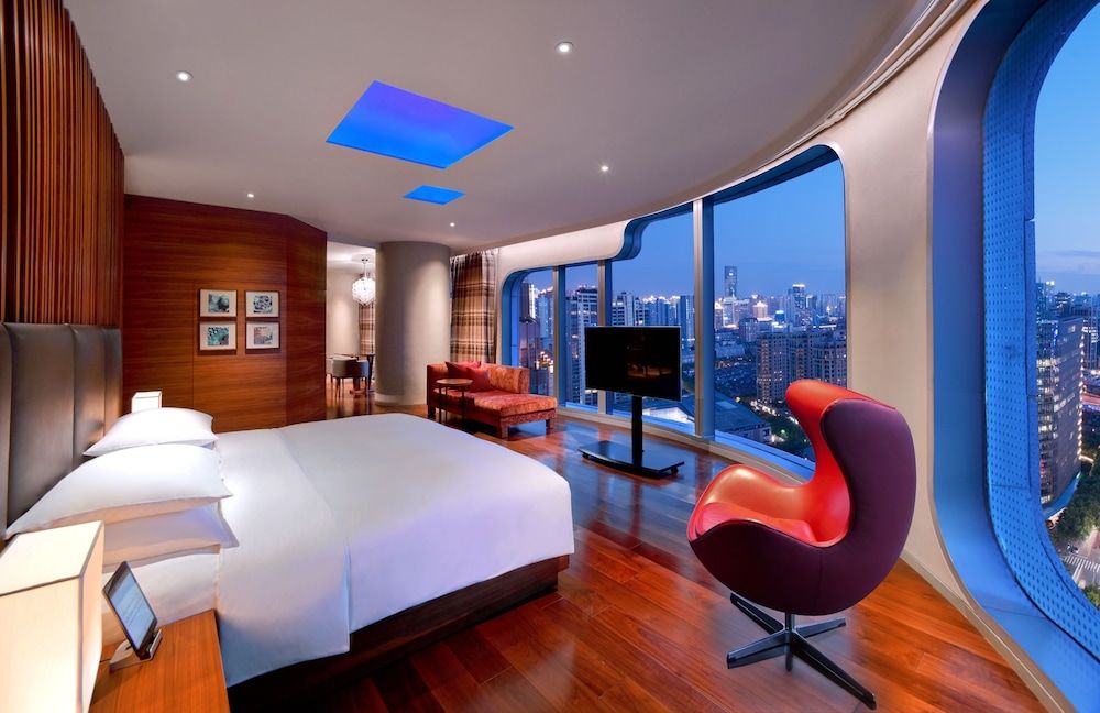 1 King Bed Deluxe