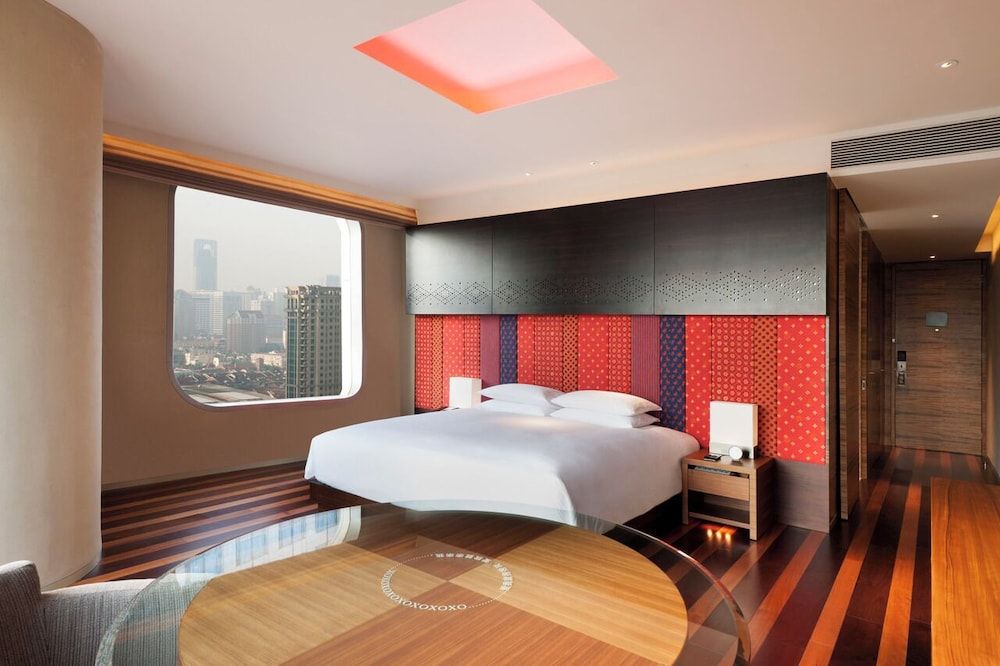 1 King Bed Corner