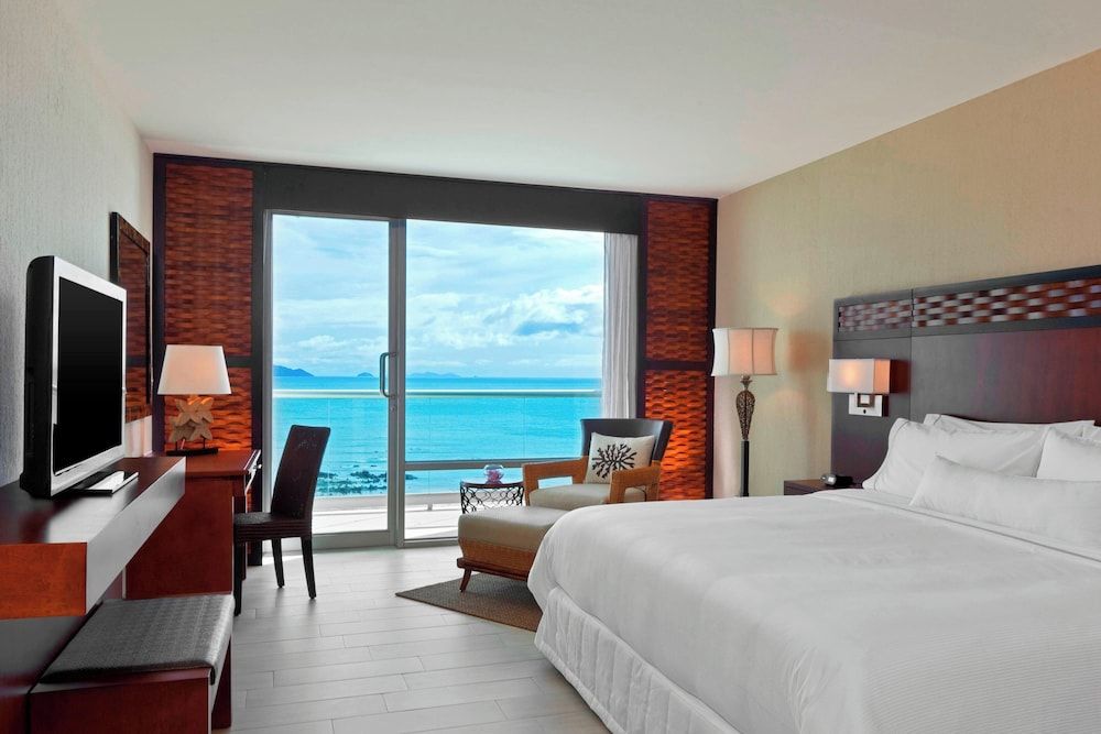 Deluxe Room, 1 King Bed, Balcony, Ocean View
