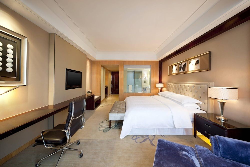 Premier Room, 1 King Bed, City View
