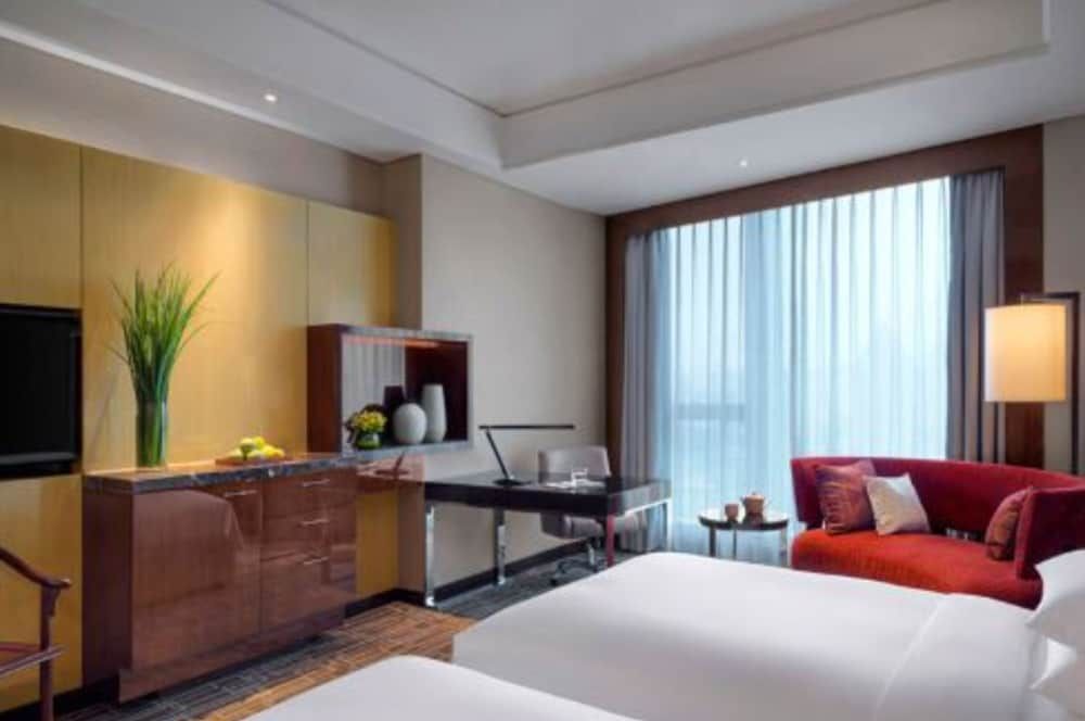 undefined Hyatt Regency Jinan 8