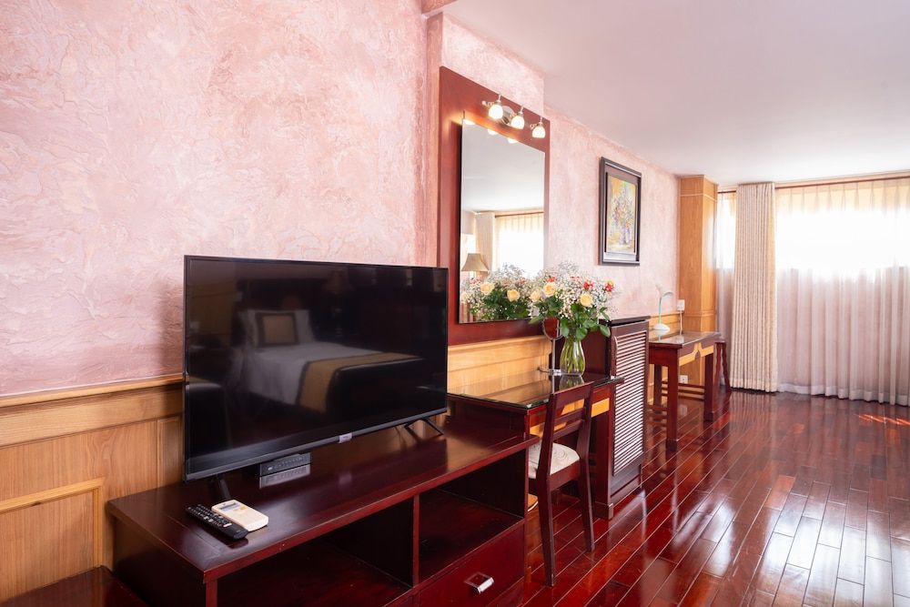 undefined Duc Vuong Saigon Hotel - Bui Vien 8