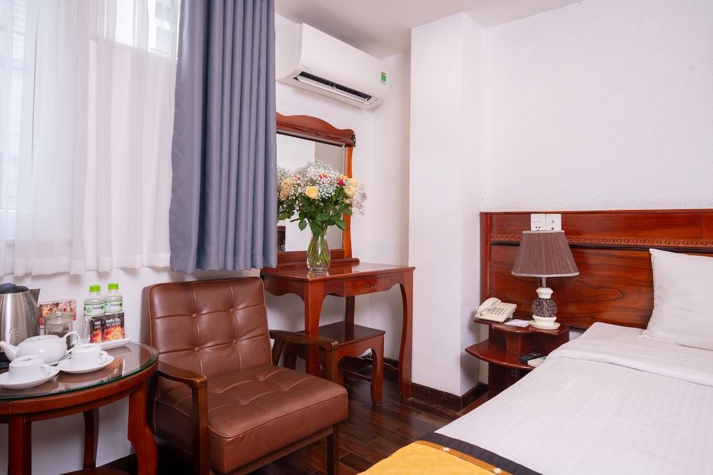 undefined Duc Vuong Saigon Hotel - Bui Vien 9
