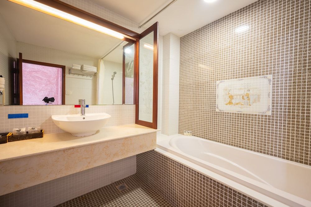 undefined Duc Vuong Saigon Hotel - Bui Vien 5