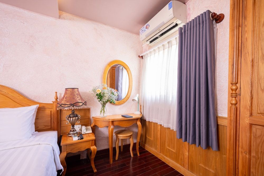 undefined Duc Vuong Saigon Hotel - Bui Vien 7