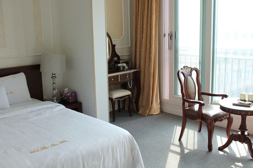 Hotel Parkwood Incheon Airport Royal Double Room 8