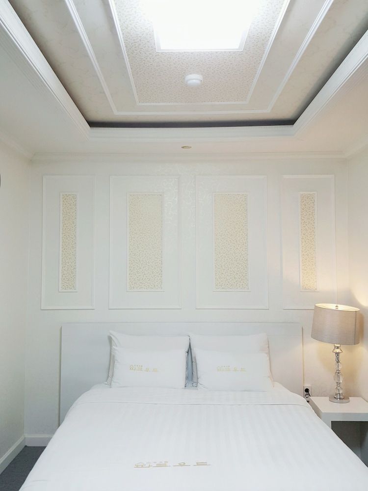 Hotel Parkwood Incheon Airport Royal Double Room 2