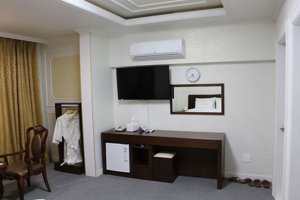 Hotel Parkwood Incheon Airport Royal Double Room 9