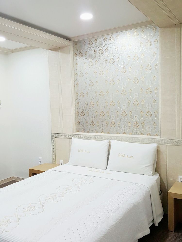 Hotel Parkwood Incheon Airport Premium Double Room 4
