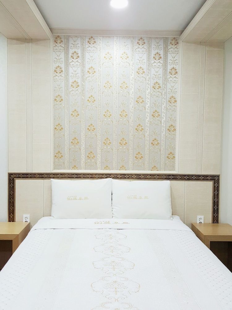 Hotel Parkwood Incheon Airport Premium Double Room 6