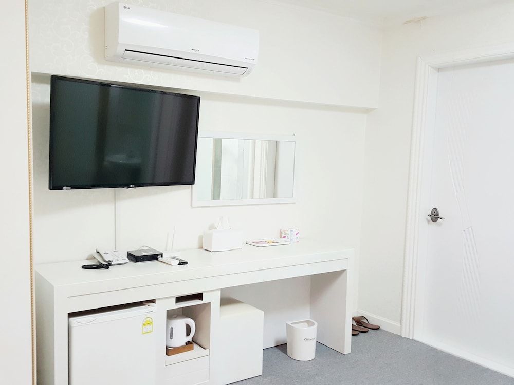 Hotel Parkwood Incheon Airport Royal Double Room 6