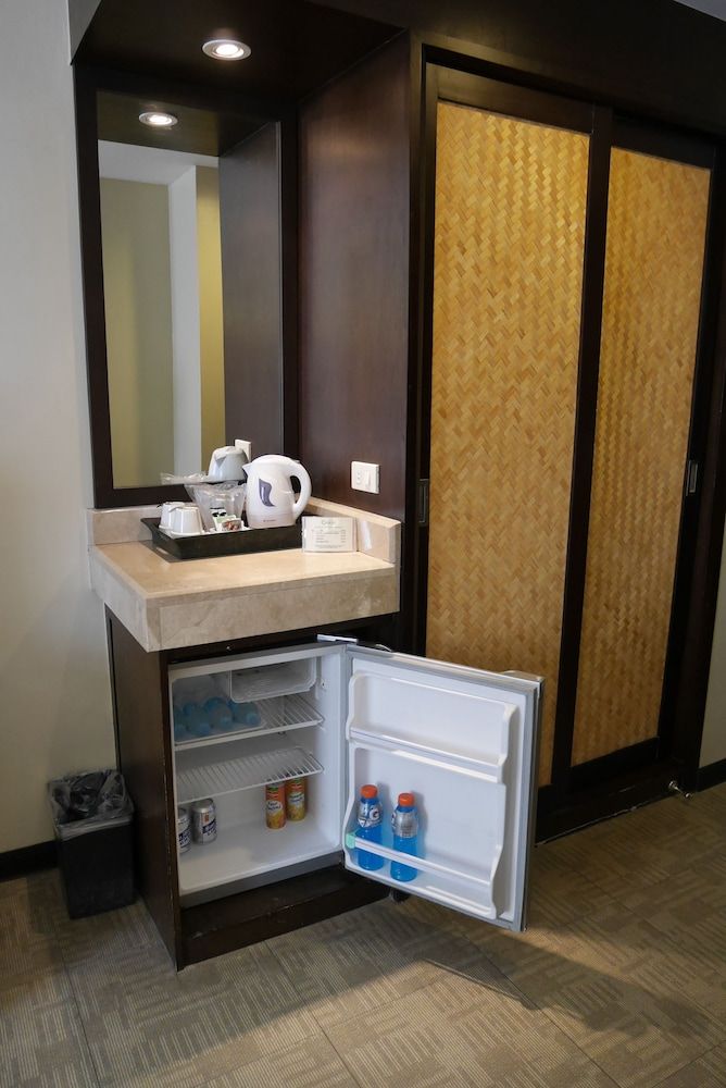 Circle Inn - Hotel & Suites Deluxe Queen (1 Queen Bed) 11