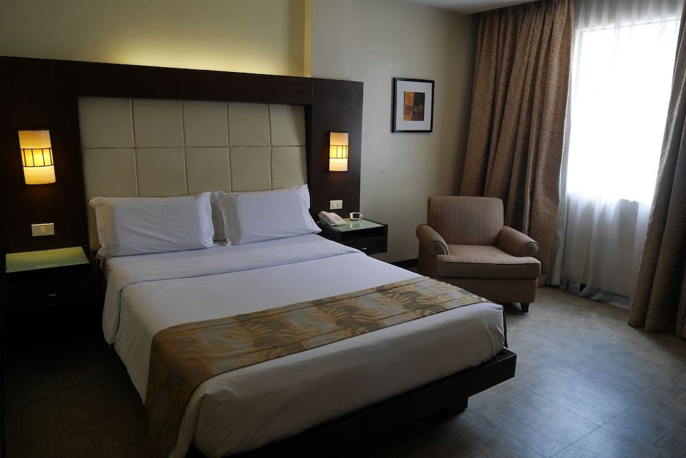 Circle Inn - Hotel & Suites Deluxe Queen (1 Queen Bed)