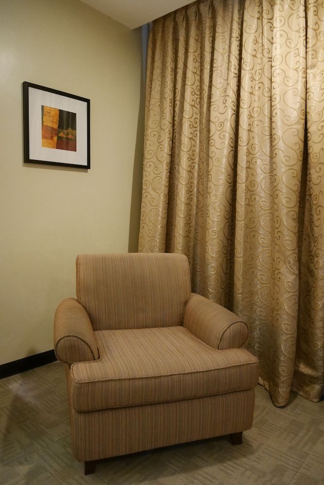 Circle Inn - Hotel & Suites Deluxe Queen (1 Queen Bed) 9