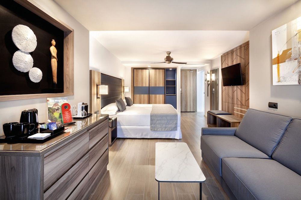 Family Room, 2 Bedrooms, Balcony