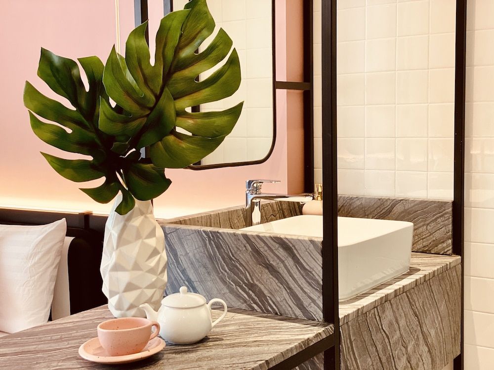 Miami Hotel Deluxe Quadruple Room 7