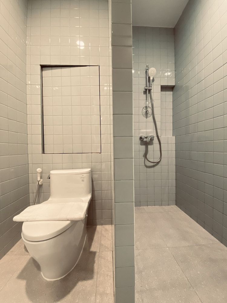 Miami Hotel Deluxe Quadruple Room 8