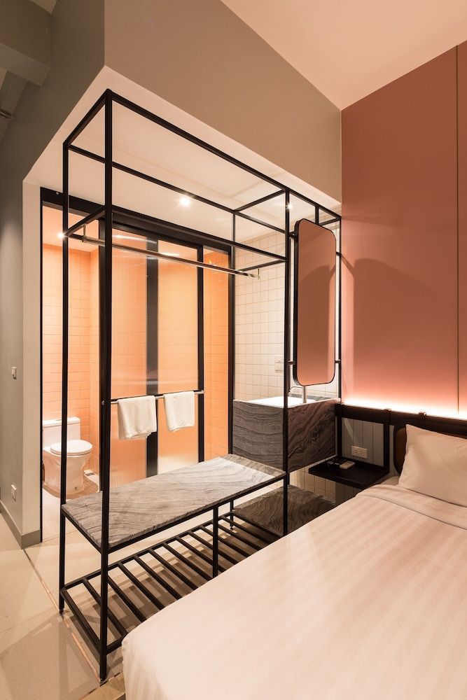 Miami Hotel Deluxe Twin Room 10