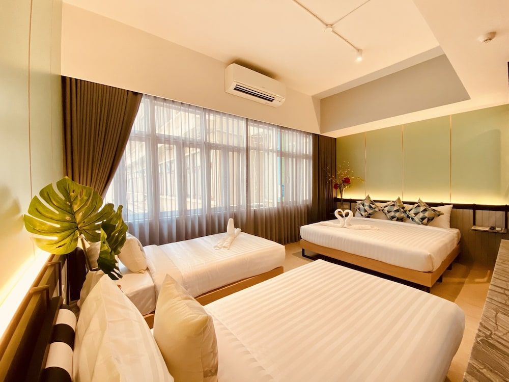 Miami Hotel Deluxe Quadruple Room 3