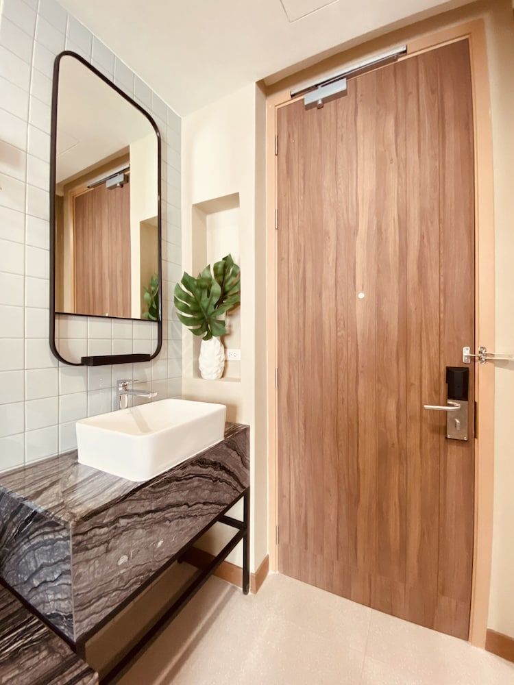 Miami Hotel Deluxe Twin Room 8