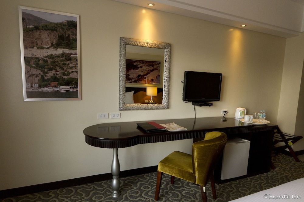 Hotel Elizabeth Cebu Deluxe Single Room 9