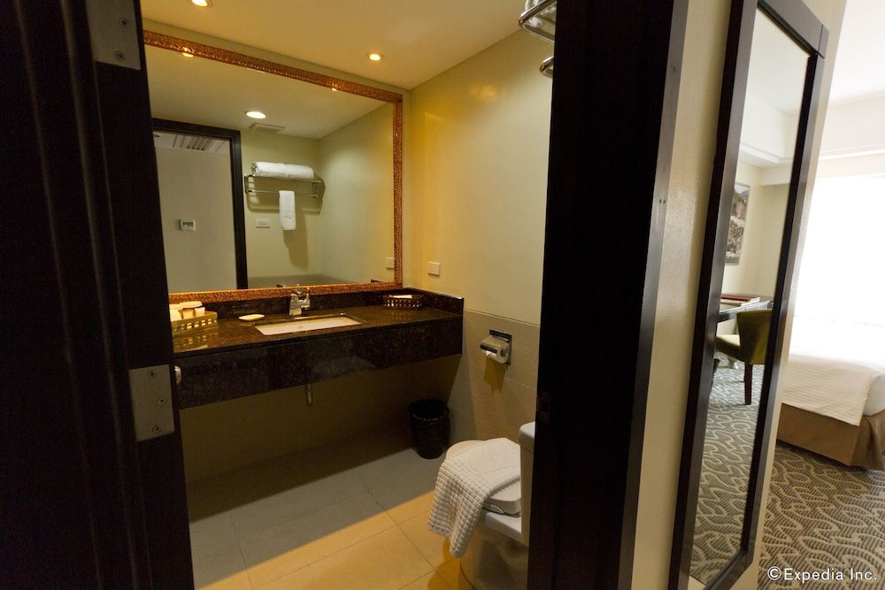 Hotel Elizabeth Cebu Deluxe Single Room 6