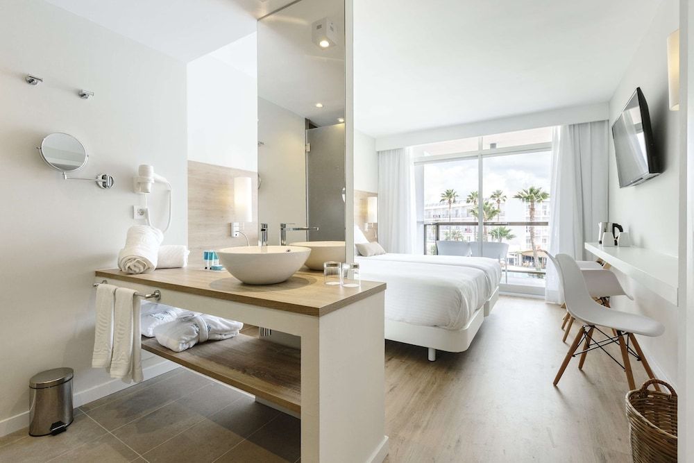 Double Room Single Use, Balcony, Partial Sea View