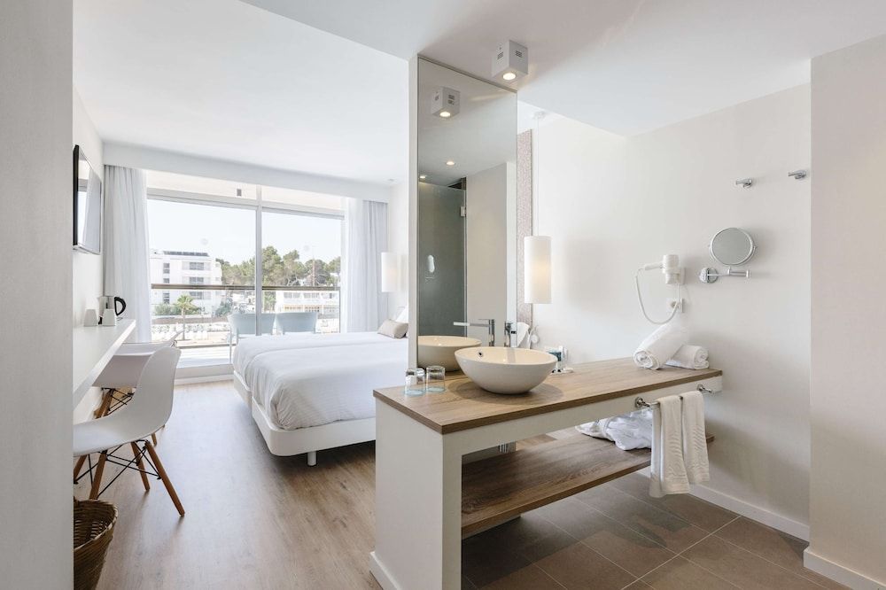 Superior Double Room, Pool View
