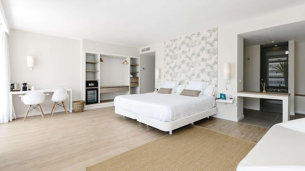 Junior Suite, Balcony, Pool View (1 adult)