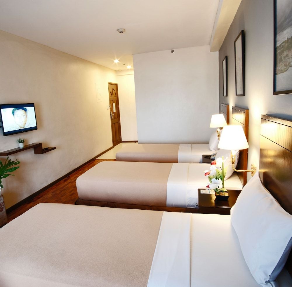 Fersal Hotel Kalayaan Deluxe Triple Room, 3 Twin Beds 9