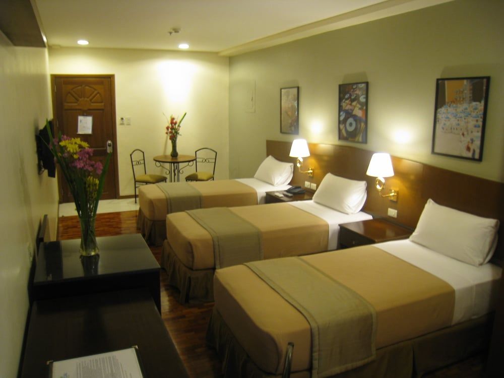 Fersal Hotel Kalayaan Deluxe Triple Room, 3 Twin Beds 2