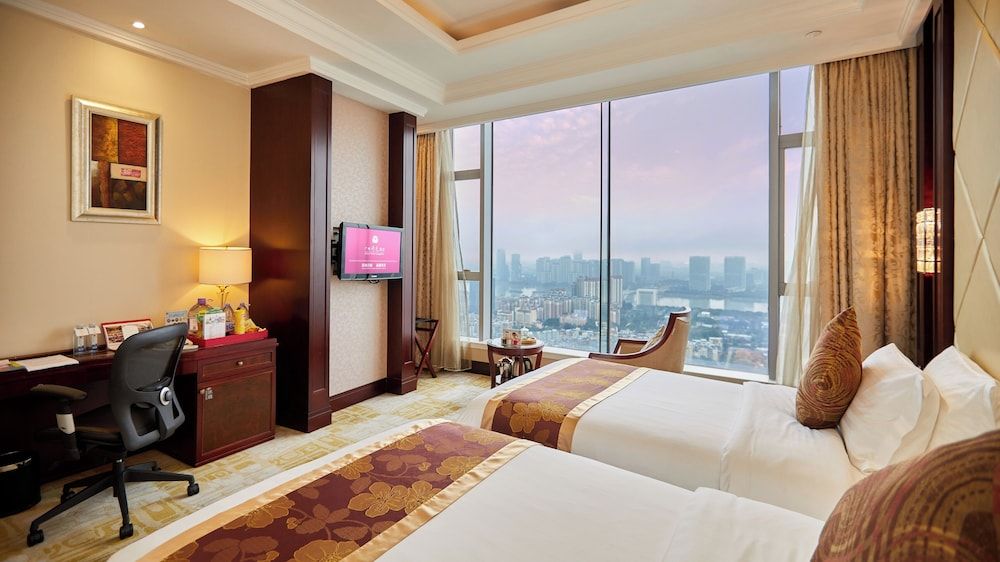 Soluxe Hotel Guangzhou Superior Room, River View (Twin Bed) 5