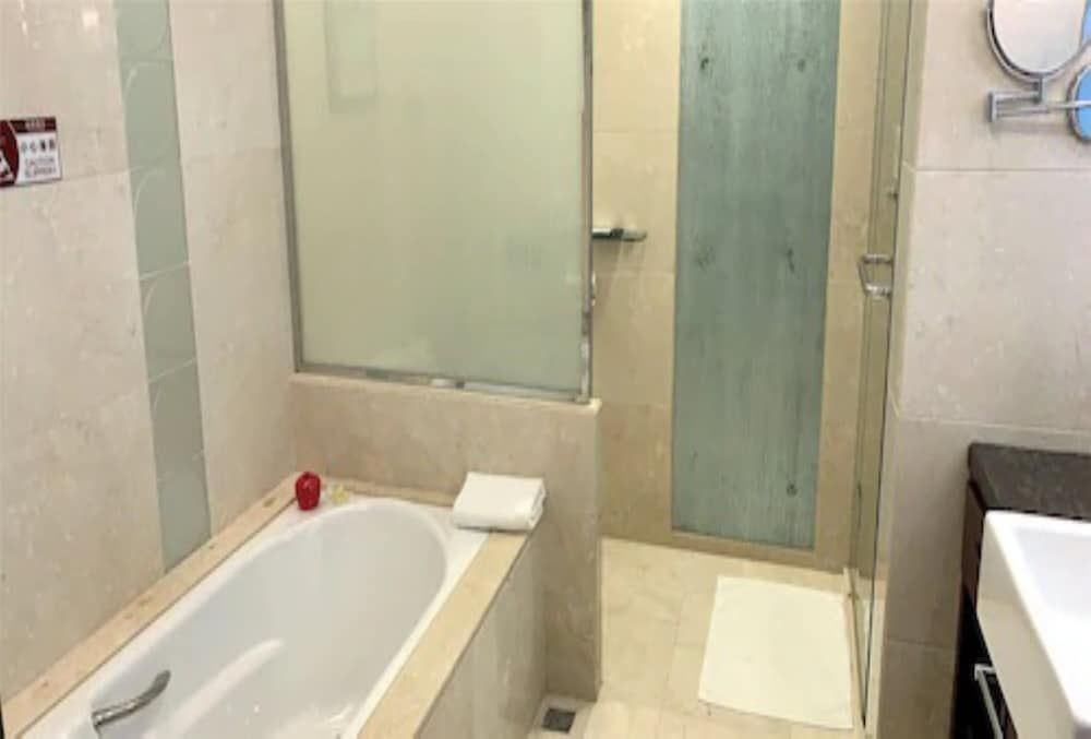 Soluxe Hotel Guangzhou Superior Room, River View (Twin Bed) 4