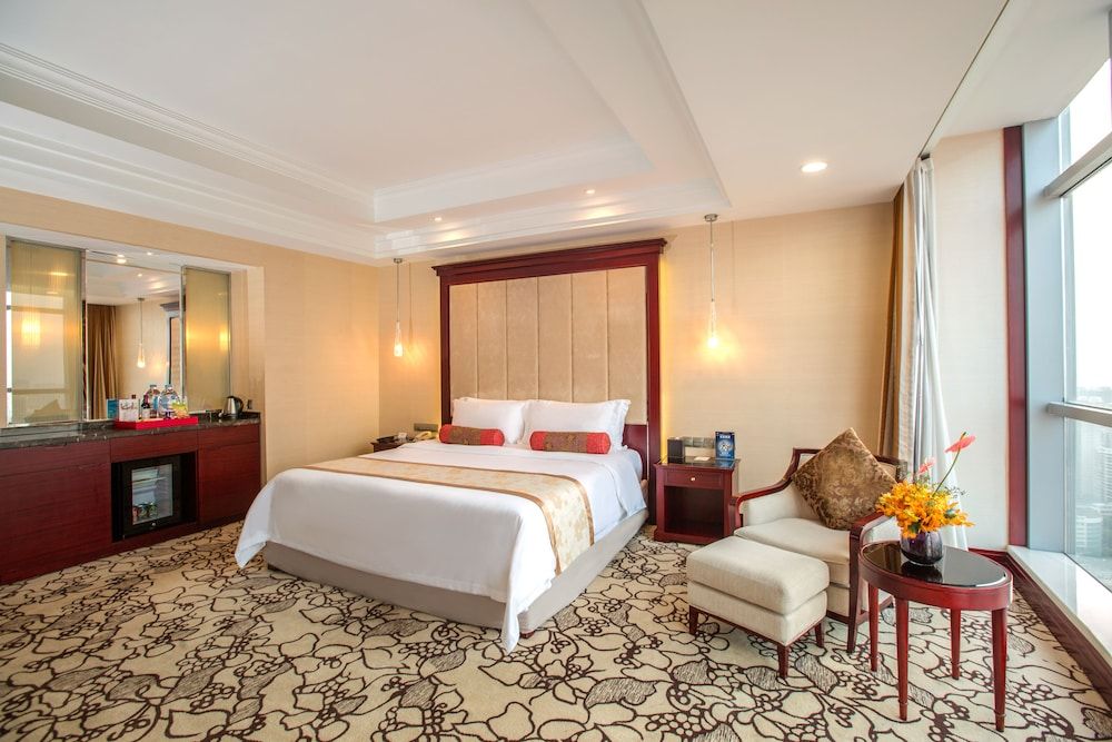 Soluxe Hotel Guangzhou Superior Room, Garden View (King Bed) 2
