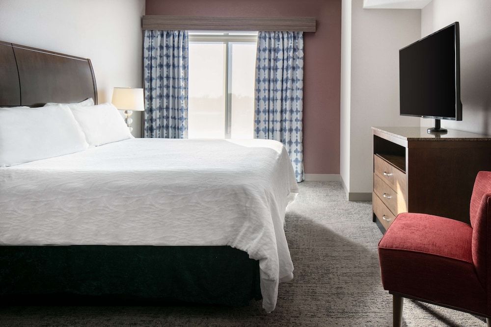 Premium Suite, 1 King Bed, Accessible, Bathtub (Roll-In Shower)