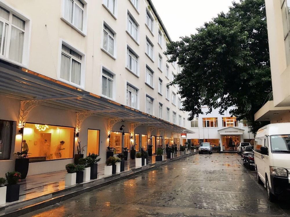 undefined Saigontourane Hotel 2