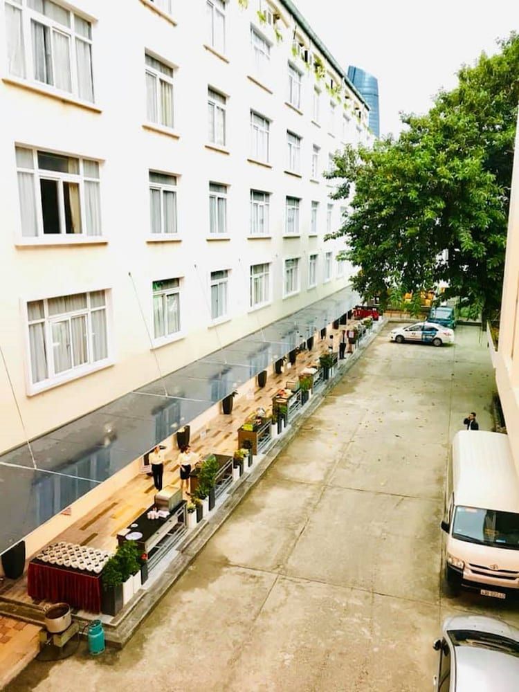 undefined Saigontourane Hotel 4