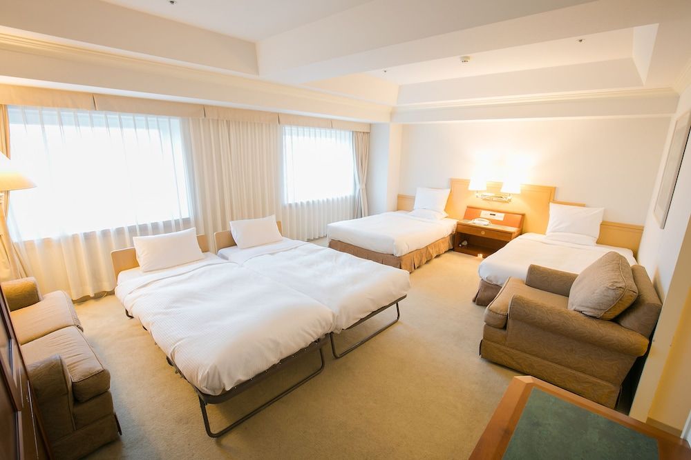 Deluxe Fourth Room, Smoking