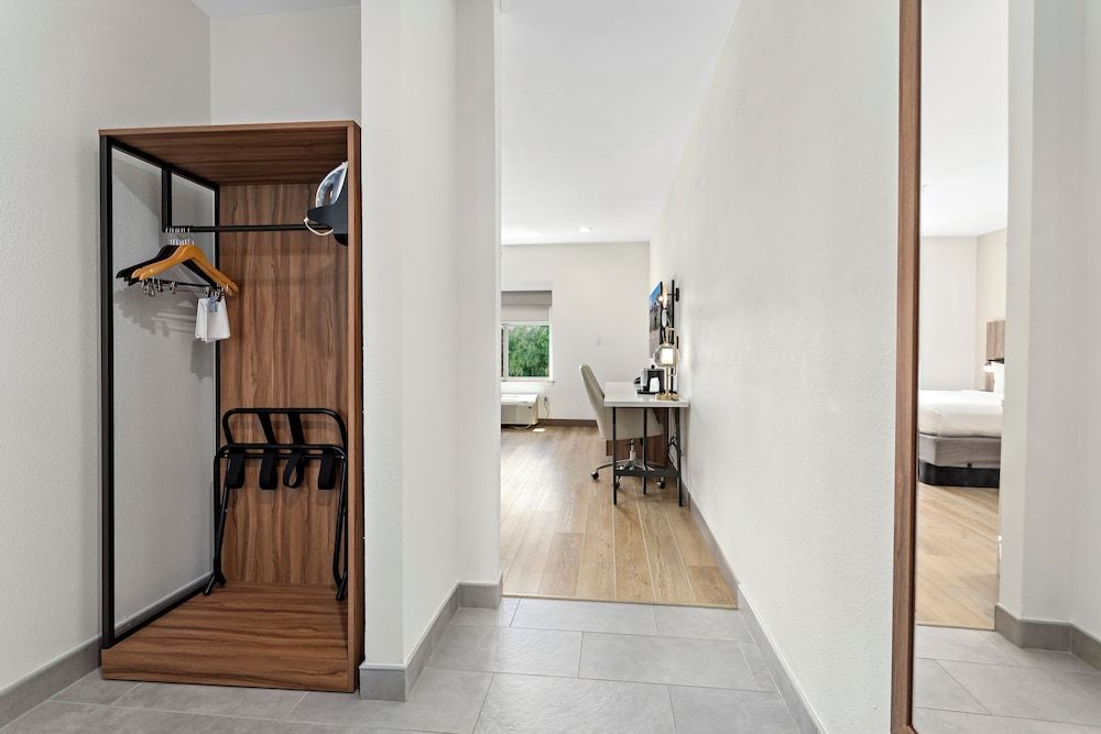 Hawthorn Extended Stay by Wyndham Port Arthur Suite, 2 Queen Beds, Non Smoking (Efficiency) 15