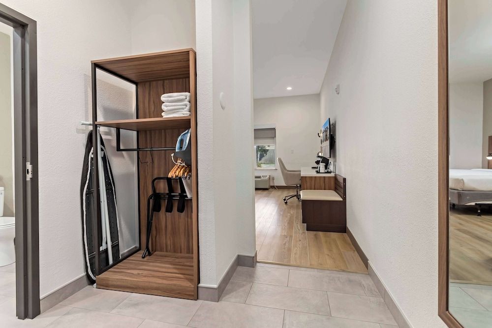 Hawthorn Extended Stay by Wyndham Port Arthur Suite, 2 Queen Beds, Accessible, Non Smoking (Mobility/Hearing, Efficiency) 6