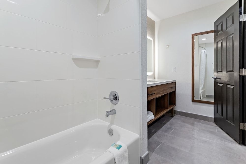 Hawthorn Extended Stay by Wyndham Port Arthur Suite, 2 Queen Beds, Non Smoking (Efficiency) 9