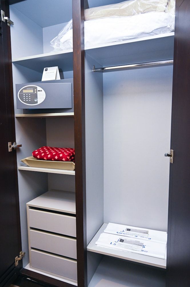 Hues Boutique Hotel Classic Double Room 11